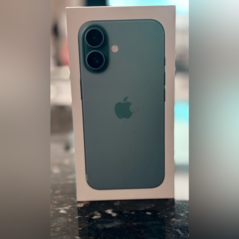 Apple iPhone 16 Box